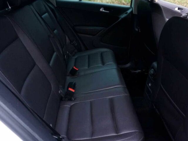 Білий Фольксваген Тігуан, об'ємом двигуна 2 л та пробігом 83 тис. км за 7900 $, фото 10 на Automoto.ua