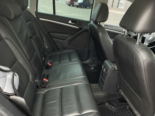 Белый Фольксваген Тигуан, объемом двигателя 2 л и пробегом 162 тыс. км за 13000 $, фото 16 на Automoto.ua