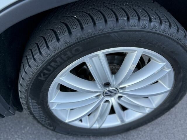 Білий Фольксваген Тігуан, об'ємом двигуна 2 л та пробігом 122 тис. км за 12200 $, фото 11 на Automoto.ua