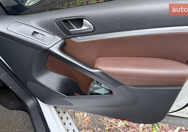 Белый Фольксваген Тигуан, объемом двигателя 1.97 л и пробегом 278 тыс. км за 15700 $, фото 18 на Automoto.ua