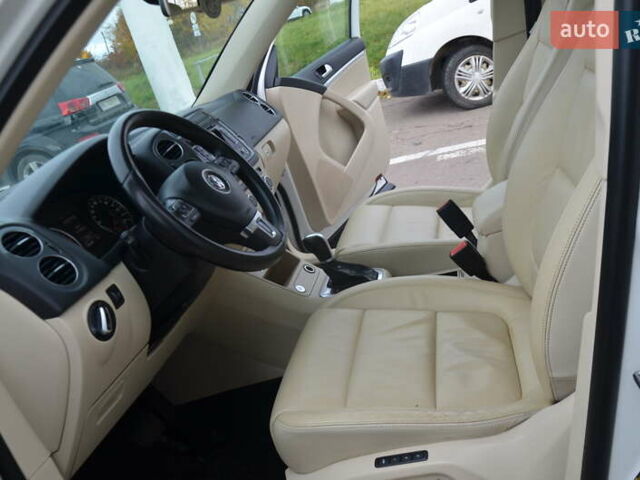 Белый Фольксваген Тигуан, объемом двигателя 2 л и пробегом 156 тыс. км за 12750 $, фото 69 на Automoto.ua