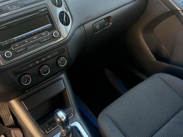 Білий Фольксваген Тігуан, об'ємом двигуна 2 л та пробігом 220 тис. км за 259 $, фото 21 на Automoto.ua