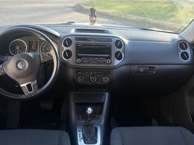 Білий Фольксваген Тігуан, об'ємом двигуна 2 л та пробігом 220 тис. км за 259 $, фото 16 на Automoto.ua