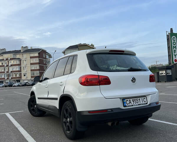 Белый Фольксваген Тигуан, объемом двигателя 1.97 л и пробегом 210 тыс. км за 14000 $, фото 9 на Automoto.ua