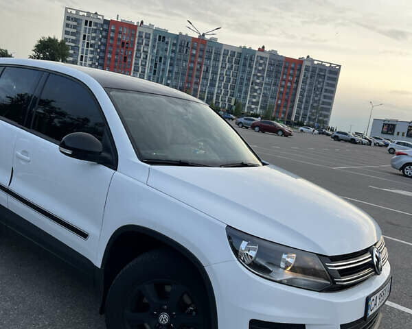 Белый Фольксваген Тигуан, объемом двигателя 1.97 л и пробегом 210 тыс. км за 14000 $, фото 12 на Automoto.ua