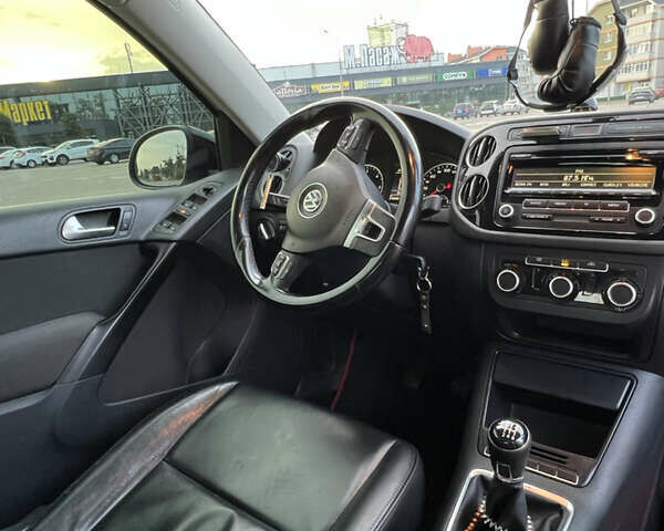 Белый Фольксваген Тигуан, объемом двигателя 1.97 л и пробегом 210 тыс. км за 14000 $, фото 8 на Automoto.ua