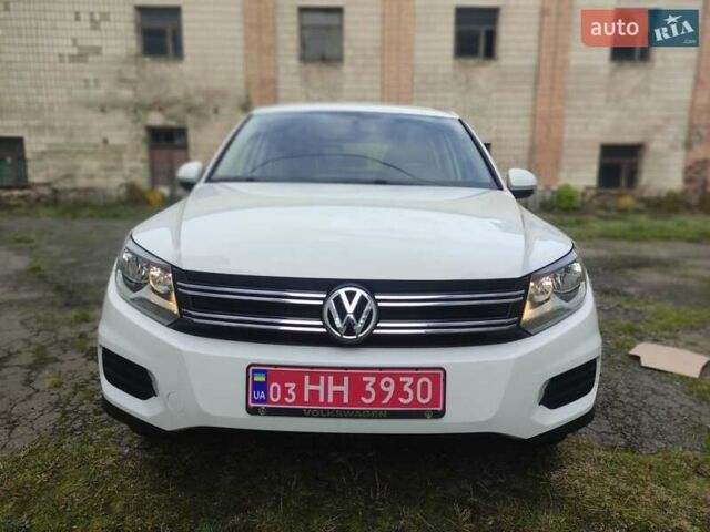 Білий Фольксваген Тігуан, об'ємом двигуна 2 л та пробігом 136 тис. км за 11800 $, фото 9 на Automoto.ua