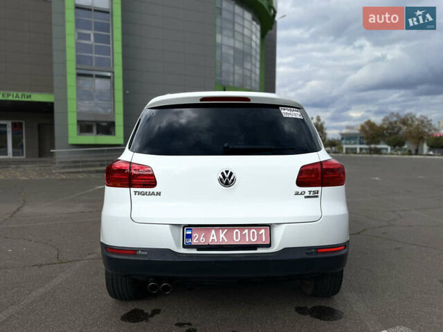 Белый Фольксваген Тигуан, объемом двигателя 2 л и пробегом 161 тыс. км за 12750 $, фото 5 на Automoto.ua