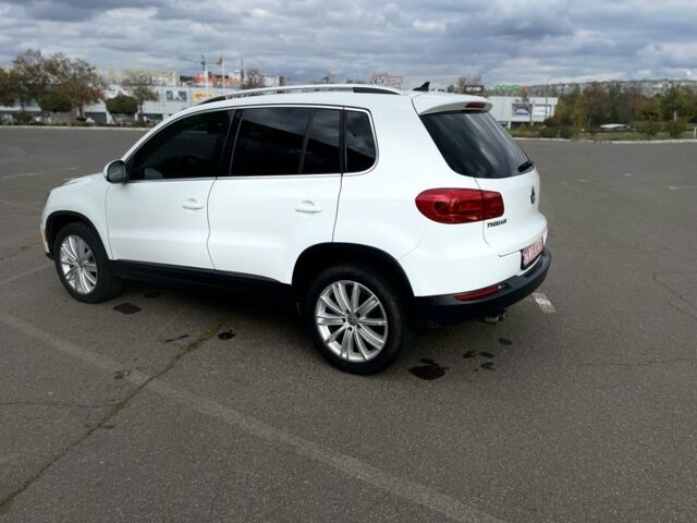 Белый Фольксваген Тигуан, объемом двигателя 2 л и пробегом 162 тыс. км за 13000 $, фото 4 на Automoto.ua