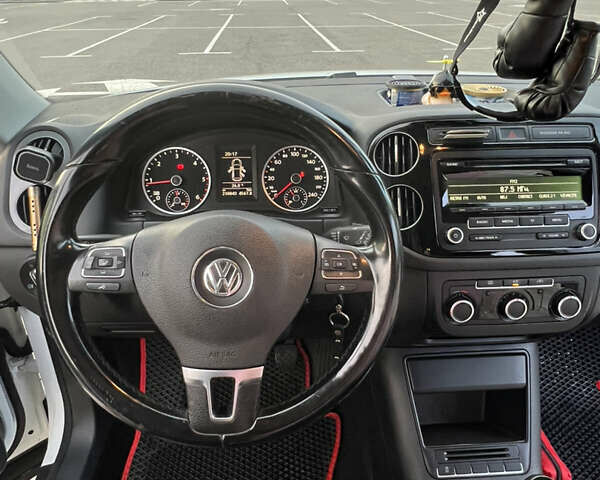 Белый Фольксваген Тигуан, объемом двигателя 1.97 л и пробегом 210 тыс. км за 14000 $, фото 7 на Automoto.ua