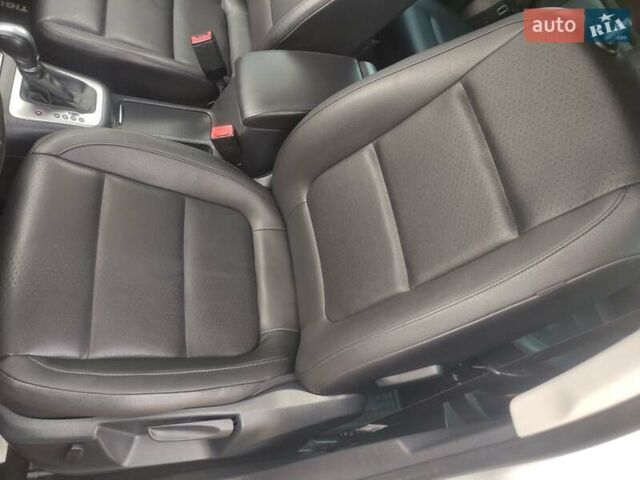 Білий Фольксваген Тігуан, об'ємом двигуна 2 л та пробігом 136 тис. км за 11800 $, фото 27 на Automoto.ua