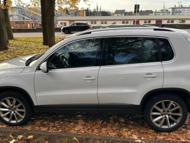 Белый Фольксваген Тигуан, объемом двигателя 2 л и пробегом 86 тыс. км за 10000 $, фото 3 на Automoto.ua