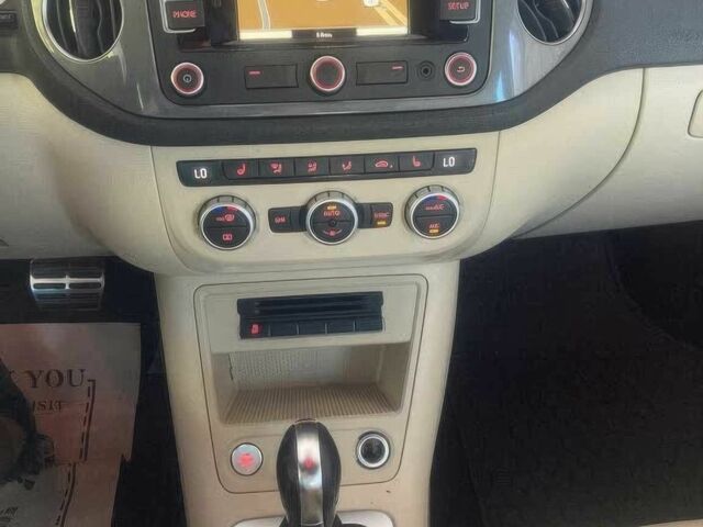 Білий Фольксваген Тігуан, об'ємом двигуна 2 л та пробігом 90 тис. км за 9500 $, фото 11 на Automoto.ua