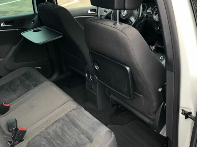 Білий Фольксваген Тігуан, об'ємом двигуна 2 л та пробігом 142 тис. км за 9200 $, фото 13 на Automoto.ua