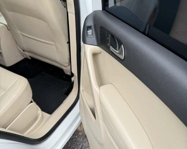 Белый Фольксваген Тигуан, объемом двигателя 1.98 л и пробегом 122 тыс. км за 12300 $, фото 17 на Automoto.ua