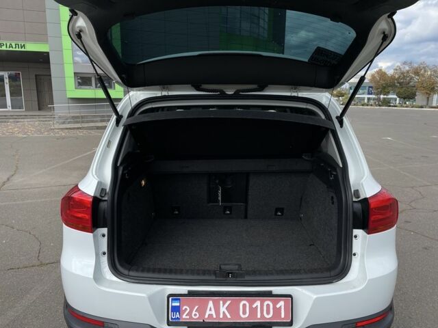 Белый Фольксваген Тигуан, объемом двигателя 2 л и пробегом 162 тыс. км за 12750 $, фото 13 на Automoto.ua