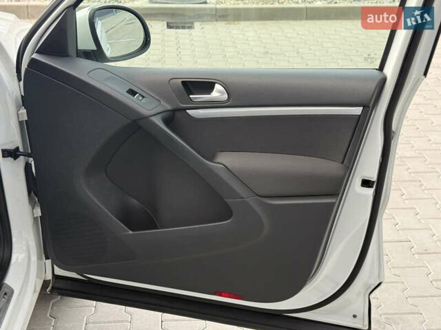 Білий Фольксваген Тігуан, об'ємом двигуна 1.97 л та пробігом 292 тис. км за 16900 $, фото 20 на Automoto.ua