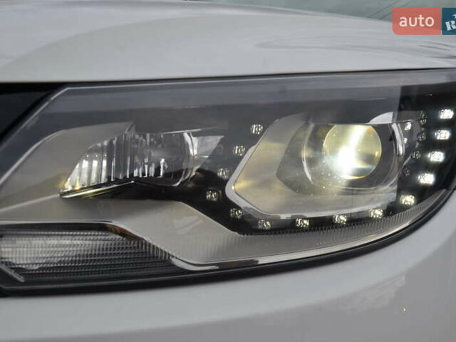 Белый Фольксваген Тигуан, объемом двигателя 2 л и пробегом 156 тыс. км за 12750 $, фото 64 на Automoto.ua