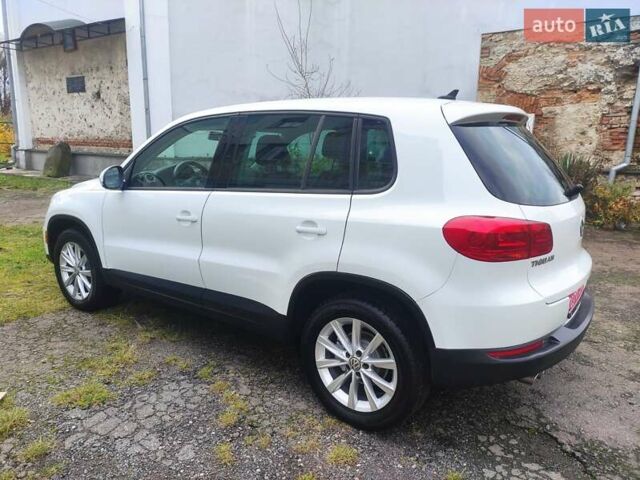 Білий Фольксваген Тігуан, об'ємом двигуна 2 л та пробігом 136 тис. км за 11800 $, фото 2 на Automoto.ua