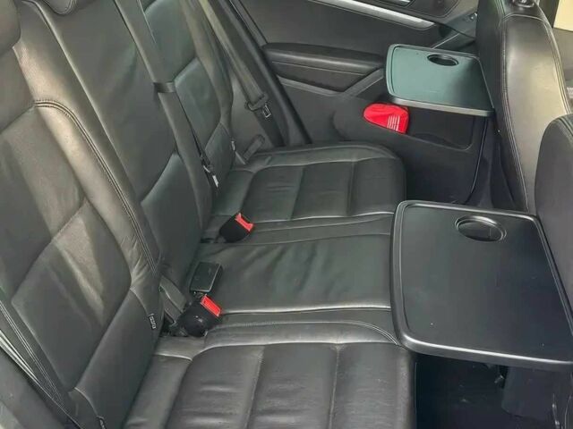 Белый Фольксваген Тигуан, объемом двигателя 2 л и пробегом 86 тыс. км за 10000 $, фото 8 на Automoto.ua