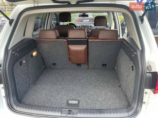 Белый Фольксваген Тигуан, объемом двигателя 1.97 л и пробегом 75 тыс. км за 18000 $, фото 4 на Automoto.ua