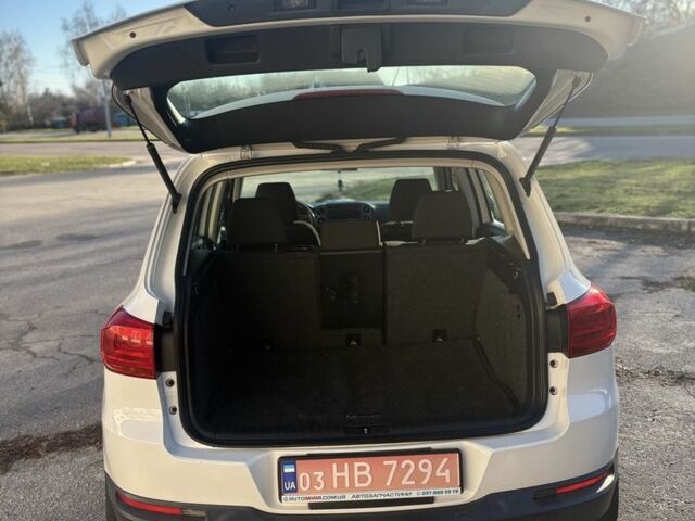 Білий Фольксваген Тігуан, об'ємом двигуна 2 л та пробігом 220 тис. км за 259 $, фото 10 на Automoto.ua