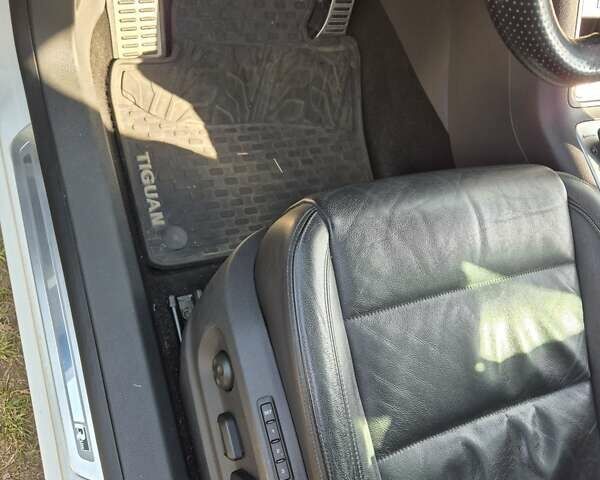 Білий Фольксваген Тігуан, об'ємом двигуна 1.98 л та пробігом 196 тис. км за 12900 $, фото 13 на Automoto.ua