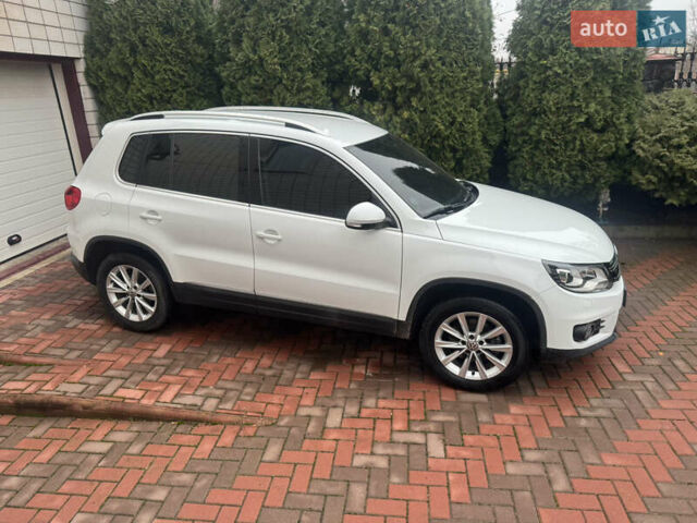 Белый Фольксваген Тигуан, объемом двигателя 2 л и пробегом 176 тыс. км за 15850 $, фото 2 на Automoto.ua