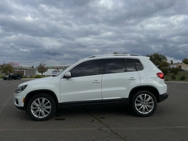 Белый Фольксваген Тигуан, объемом двигателя 2 л и пробегом 162 тыс. км за 13000 $, фото 3 на Automoto.ua