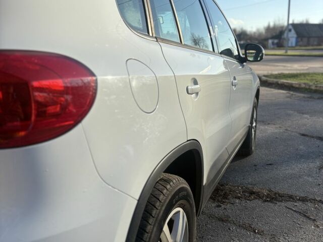 Білий Фольксваген Тігуан, об'ємом двигуна 2 л та пробігом 220 тис. км за 259 $, фото 9 на Automoto.ua