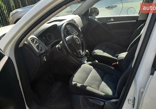 Білий Фольксваген Тігуан, об'ємом двигуна 1.98 л та пробігом 105 тис. км за 12500 $, фото 2 на Automoto.ua