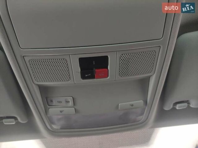 Білий Фольксваген Тігуан, об'ємом двигуна 2 л та пробігом 136 тис. км за 11800 $, фото 29 на Automoto.ua