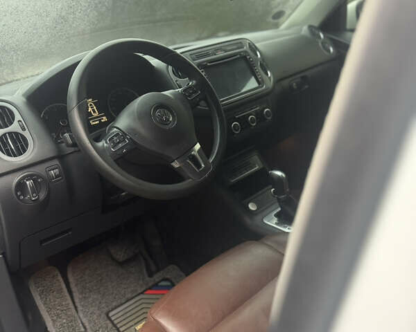 Белый Фольксваген Тигуан, объемом двигателя 2 л и пробегом 176 тыс. км за 15850 $, фото 7 на Automoto.ua