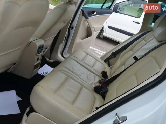 Белый Фольксваген Тигуан, объемом двигателя 2 л и пробегом 156 тыс. км за 12750 $, фото 68 на Automoto.ua