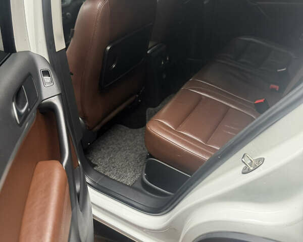 Белый Фольксваген Тигуан, объемом двигателя 2 л и пробегом 176 тыс. км за 15850 $, фото 13 на Automoto.ua