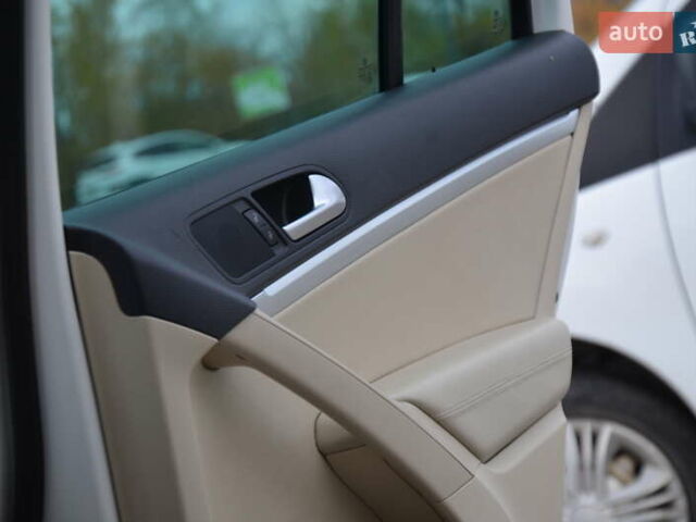 Белый Фольксваген Тигуан, объемом двигателя 2 л и пробегом 156 тыс. км за 12750 $, фото 53 на Automoto.ua