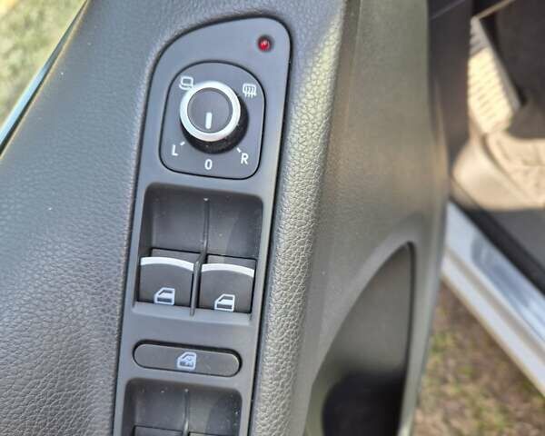 Білий Фольксваген Тігуан, об'ємом двигуна 1.98 л та пробігом 196 тис. км за 12900 $, фото 6 на Automoto.ua