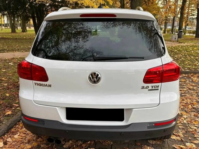 Белый Фольксваген Тигуан, объемом двигателя 2 л и пробегом 86 тыс. км за 10000 $, фото 4 на Automoto.ua