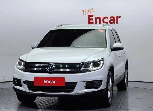 Белый Фольксваген Тигуан, объемом двигателя 2 л и пробегом 137 тыс. км за 13500 $, фото 2 на Automoto.ua