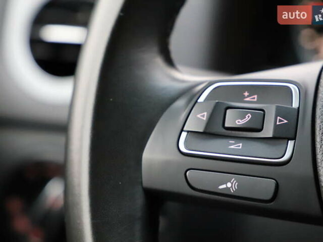 Белый Фольксваген Тигуан, объемом двигателя 2 л и пробегом 130 тыс. км за 16950 $, фото 100 на Automoto.ua