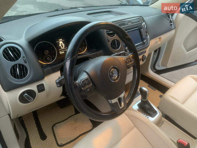 Білий Фольксваген Тігуан, об'ємом двигуна 1.98 л та пробігом 232 тис. км за 11000 $, фото 6 на Automoto.ua