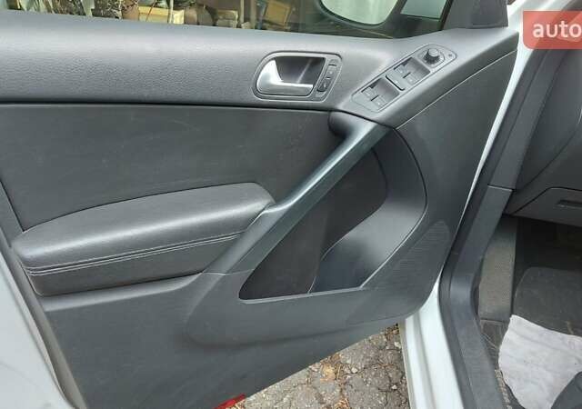 Білий Фольксваген Тігуан, об'ємом двигуна 1.98 л та пробігом 121 тис. км за 14600 $, фото 15 на Automoto.ua