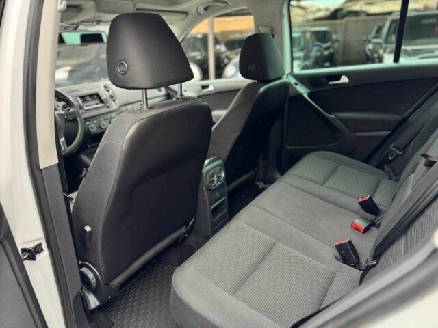 Белый Фольксваген Тигуан, объемом двигателя 2 л и пробегом 124 тыс. км за 13300 $, фото 13 на Automoto.ua