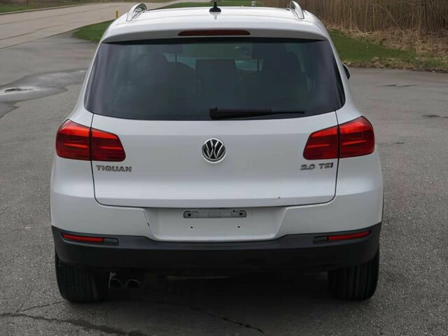 Белый Фольксваген Тигуан, объемом двигателя 2 л и пробегом 75 тыс. км за 9800 $, фото 4 на Automoto.ua