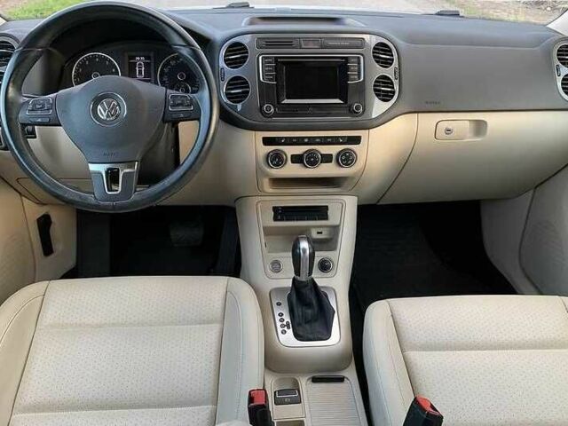 Білий Фольксваген Тігуан, об'ємом двигуна 2 л та пробігом 127 тис. км за 9500 $, фото 9 на Automoto.ua