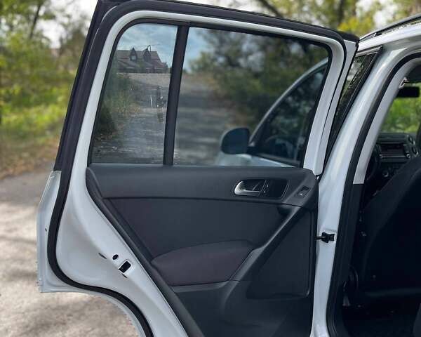 Белый Фольксваген Тигуан, объемом двигателя 1.97 л и пробегом 184 тыс. км за 12400 $, фото 13 на Automoto.ua