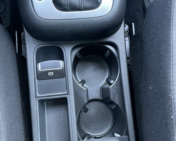 Белый Фольксваген Тигуан, объемом двигателя 2 л и пробегом 283 тыс. км за 10700 $, фото 59 на Automoto.ua