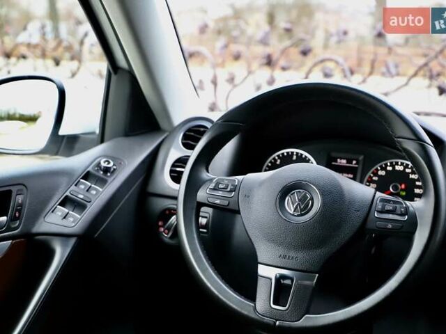 Белый Фольксваген Тигуан, объемом двигателя 2 л и пробегом 130 тыс. км за 16950 $, фото 61 на Automoto.ua