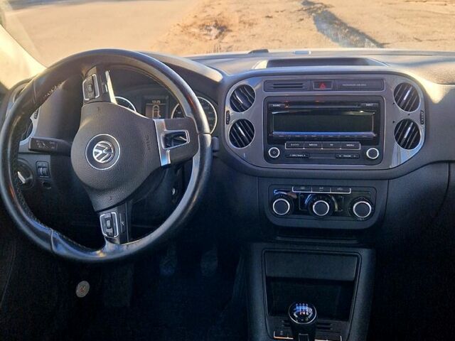 Білий Фольксваген Тігуан, об'ємом двигуна 2 л та пробігом 208 тис. км за 11500 $, фото 2 на Automoto.ua