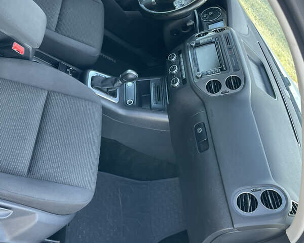 Белый Фольксваген Тигуан, объемом двигателя 2 л и пробегом 283 тыс. км за 10700 $, фото 42 на Automoto.ua